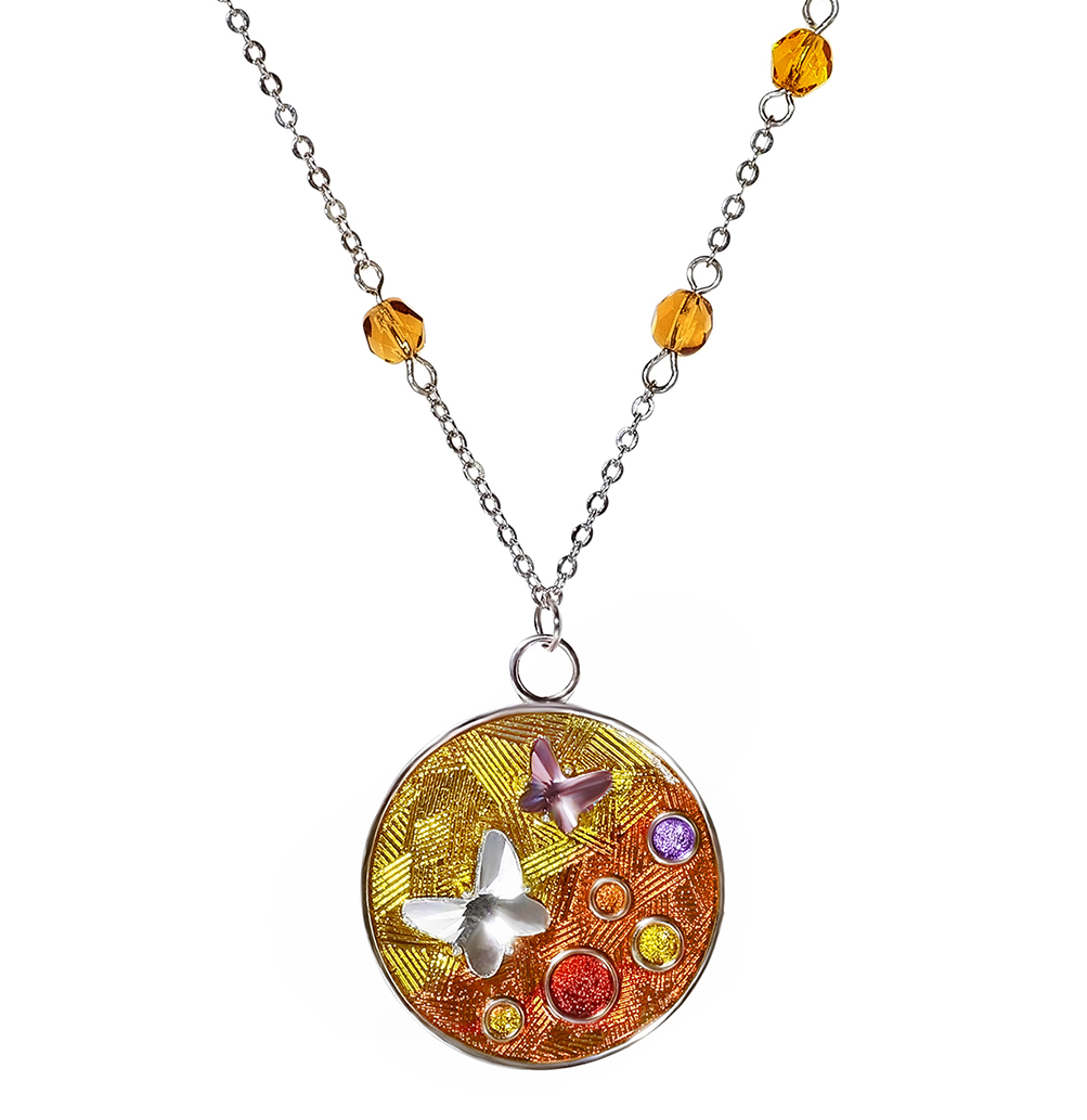 Кулон Ньола