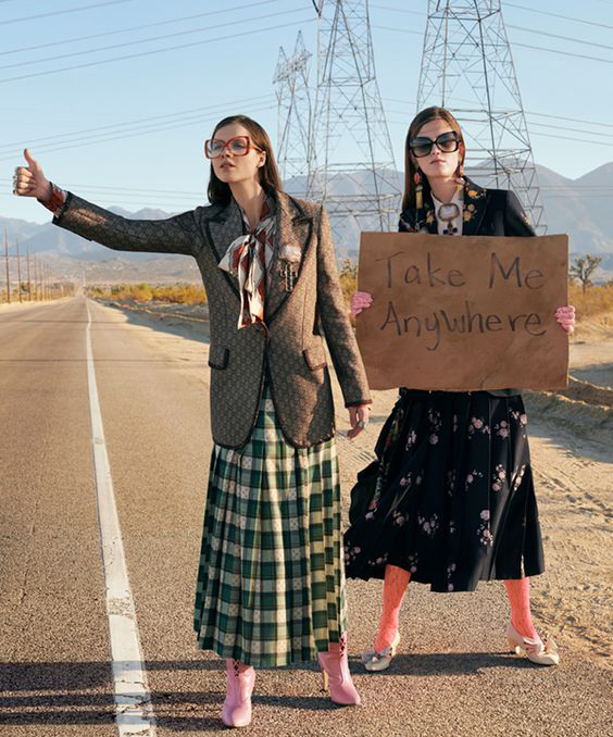 девушки на дороге