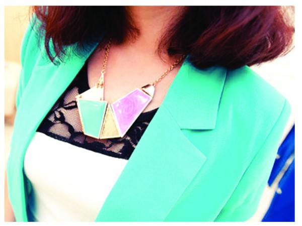 пиджак и подвеска colour blocking