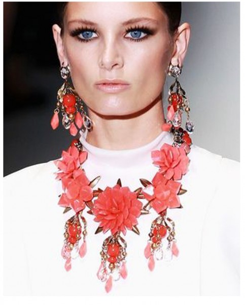 комплект украшений с цветами