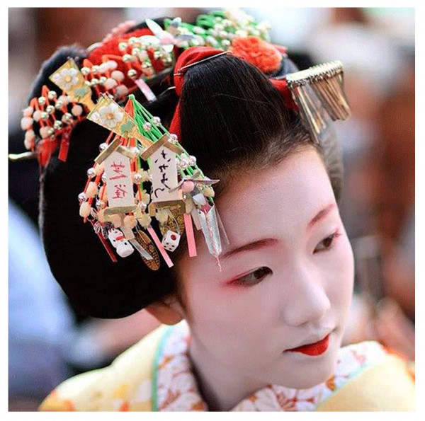 гейша с канзаши