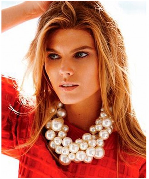 образ с колье бусами