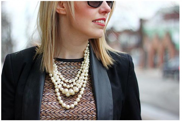 деловой лук с бусами