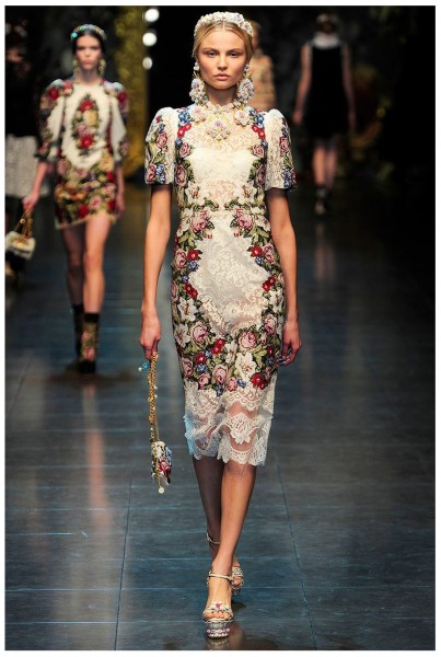 модельный показ в славянском стиле