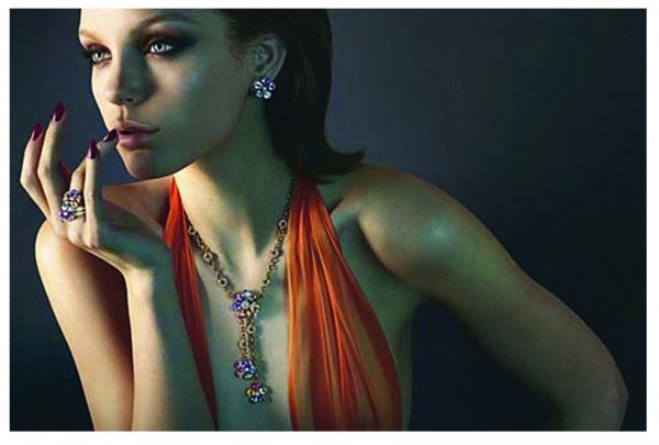 украшения Bvlgari на руках