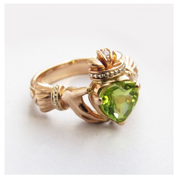 кладдахское кольцо с бриллиантом